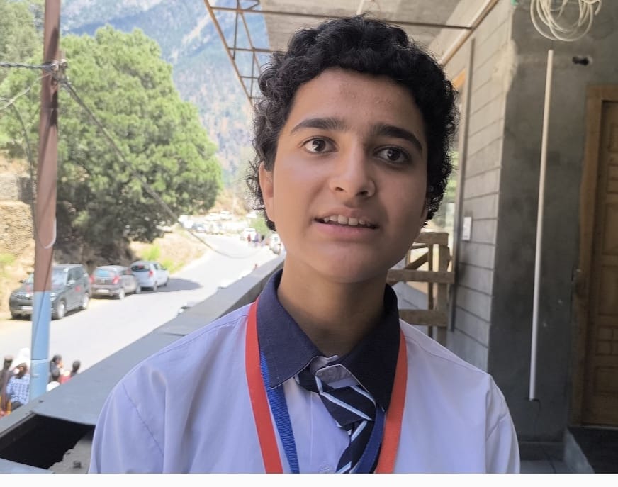 रिकांगपिओ में आयोजित अमर उजाला भविष्य ज्योति सम्मान समारोह में डाईट रिकांगपिओ के छात्र और छात्र