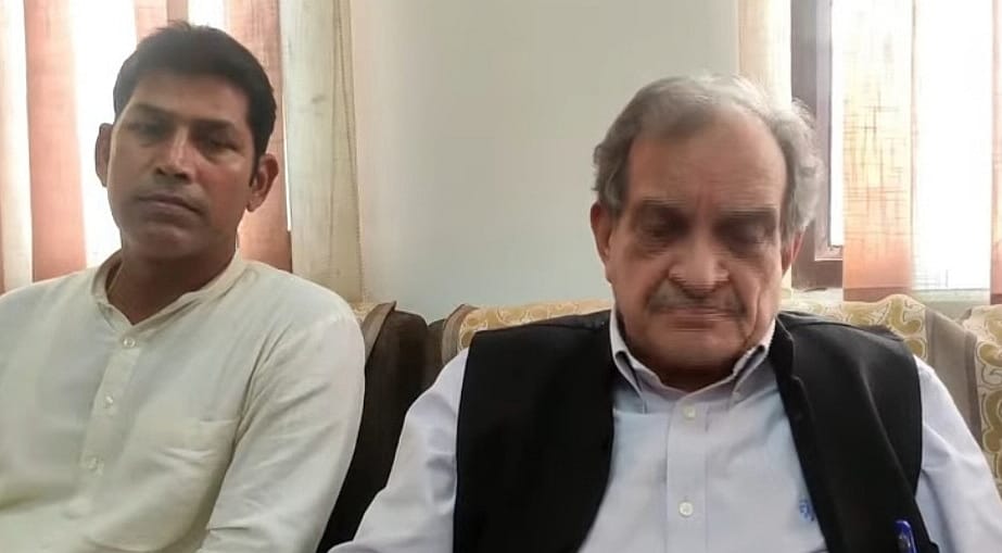 29जेएनडी36: पत्रकारों से बातचीत करते हुए पूर्व केंद्रीय मंत्री बीरेंद्र सिंह। संवाद