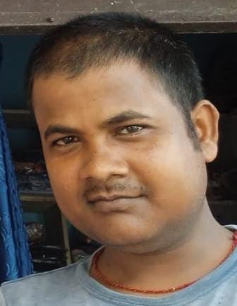 माधोटांडा मार्ग पर नवदिया गांव के निकट धंसा पुलिया का भाग।संवाद