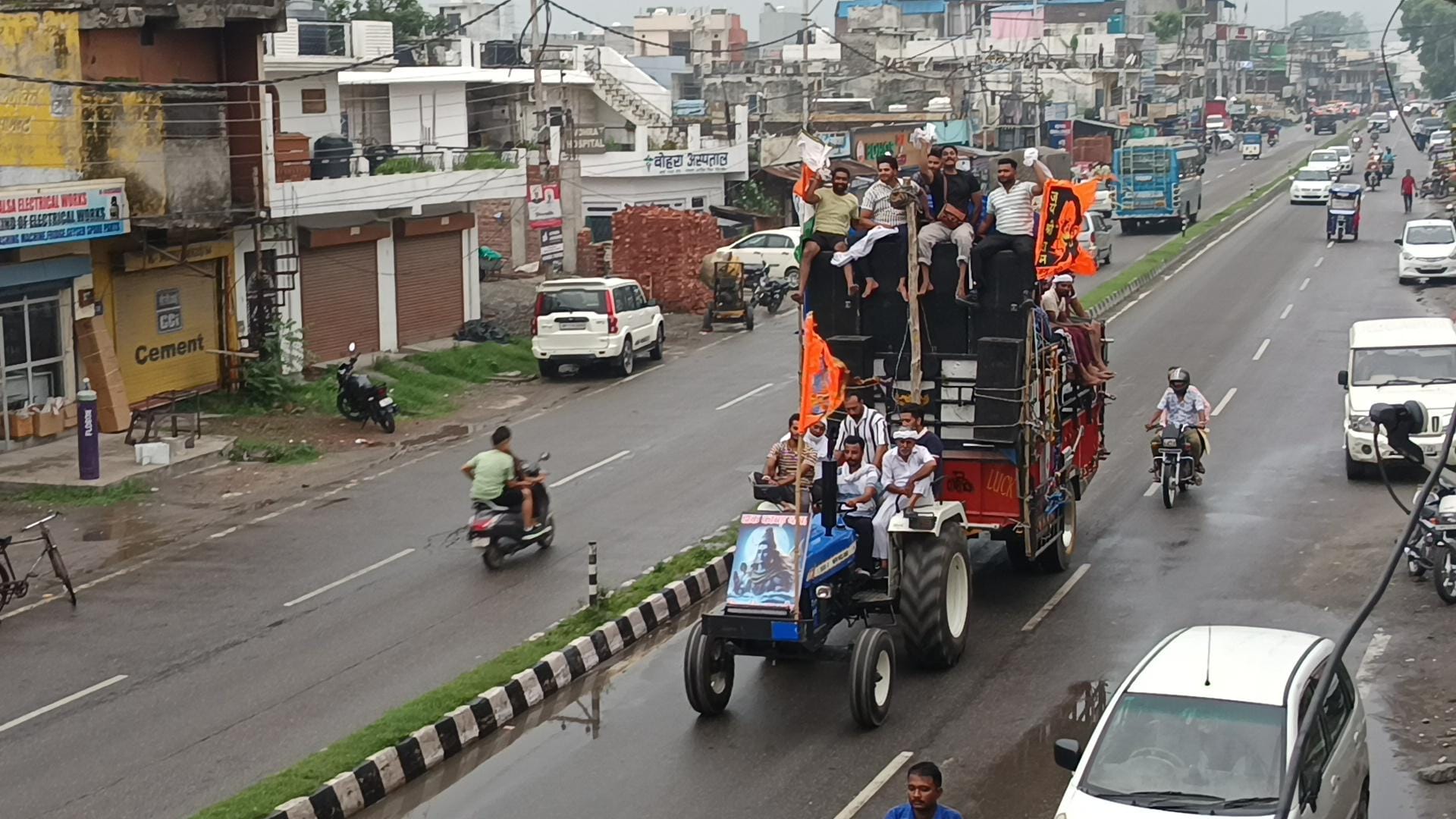अनोखे कांवड़ यात्रा के अनोखे रंग, गंगाजल भरकर लौट रहे कांवड़: संवाद