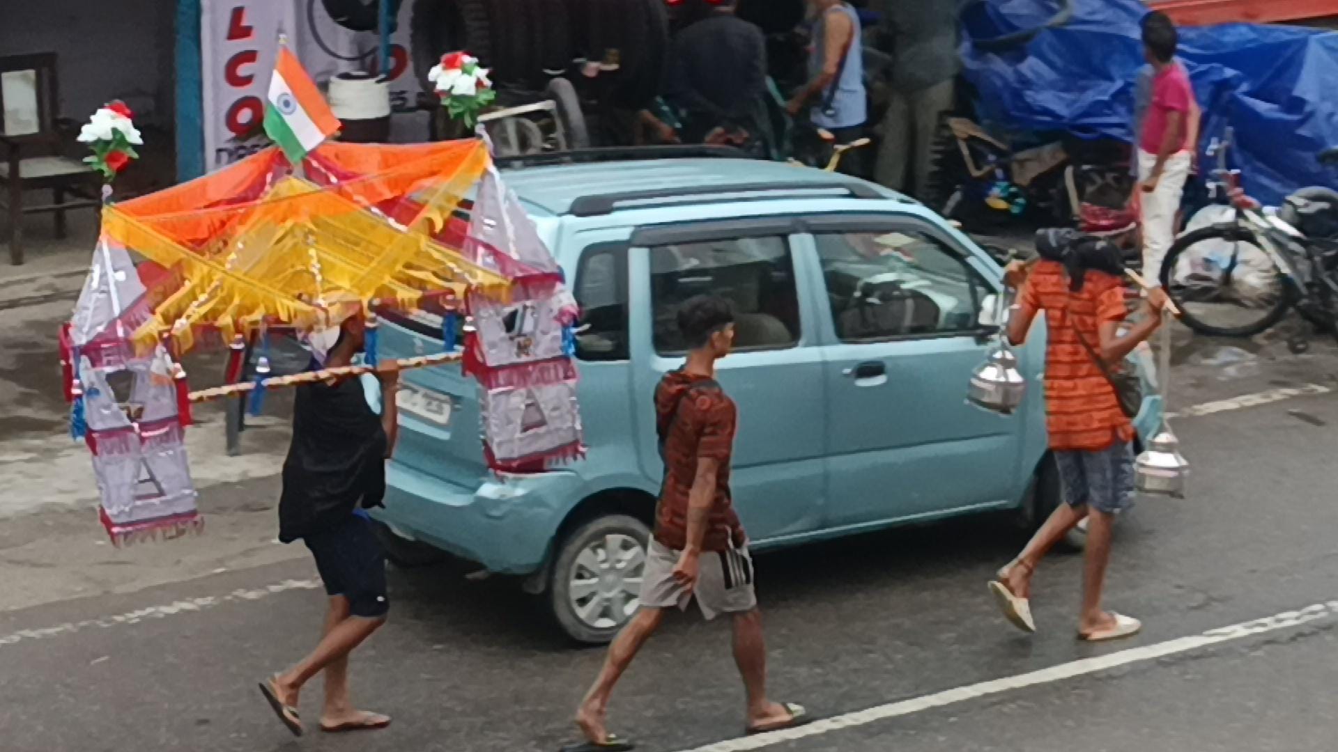 अनोखे कांवड़ यात्रा के अनोखे रंग, गंगाजल भरकर लौट रहे कांवड़: संवाद