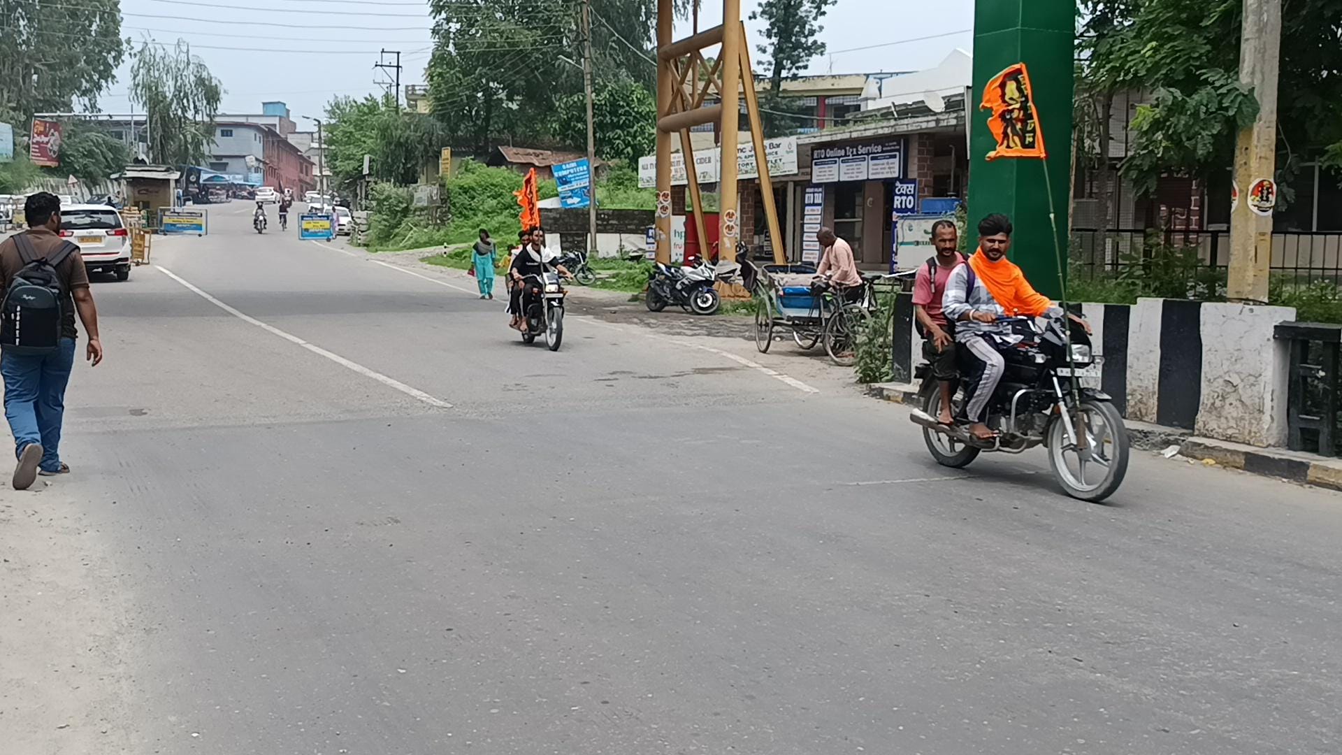 अनोखे कांवड़ यात्रा के अनोखे रंग, गंगाजल भरकर लौट रहे कांवड़: संवाद