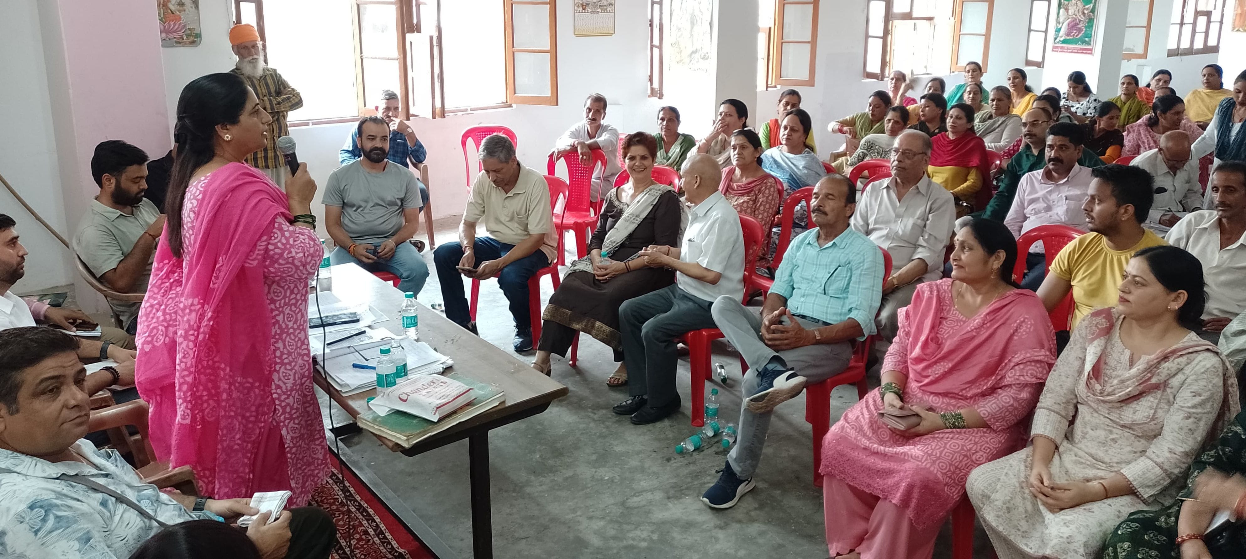 वार्ड सभा: दुर्गा प्रसाद राणा, एसएमसी प्रधान कन्या स्कूल मंडी। संवाद वार्ड सभा: दुर्गा प्रसाद राणा, एसएमसी प्रधान कन्या स्कूल मंडी। संवाद