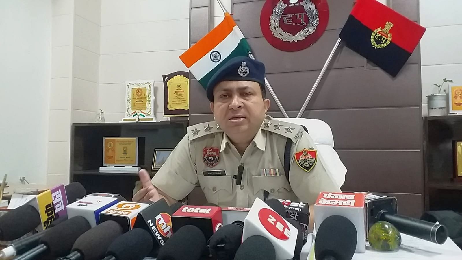31जेएनडी21-पुलिस गिरफ्त में गांजा के साथ पकड़ा गया आरोपी। संवाद 31जेएनडी21-पुलिस गिरफ्त में गांजा के साथ पकड़ा गया आरोपी। संवाद