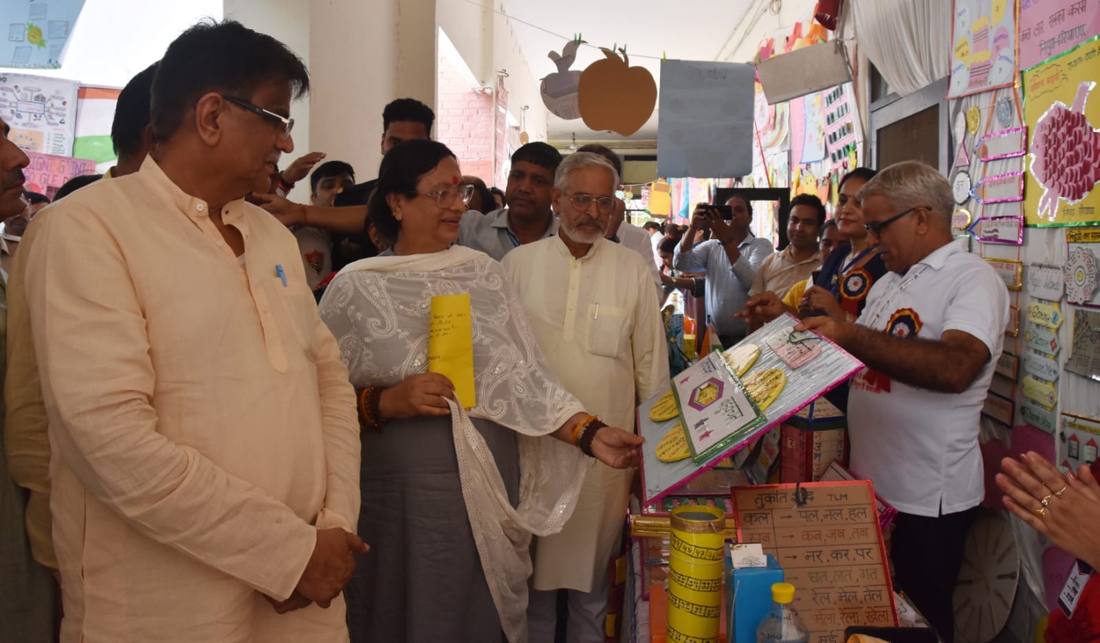 31jjrp16- झज्जर। राजकीय नेहरू कॉलेज में आयोजित कार्यक्रम के दौरान झूला झूलती शिक्षा मंत्री सीम 31jjrp16- झज्जर। राजकीय नेहरू कॉलेज में आयोजित कार्यक्रम के दौरान झूला झूलती शिक्षा मंत्री सीम