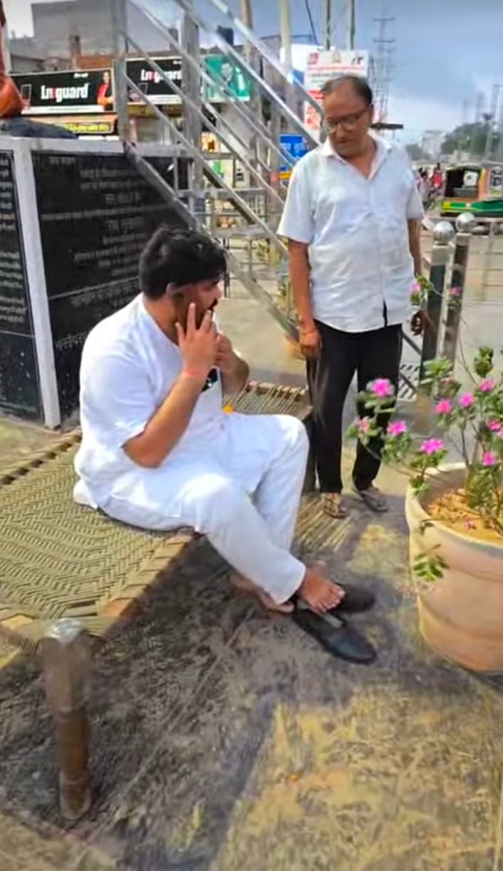 फोटो संख्या: 73 राव तुलराम चौक पर पहुंचे पार्षद पति चर्चित चेतन यादव। --- संवाद फोटो संख्या: 73 राव तुलराम चौक पर पहुंचे पार्षद पति चर्चित चेतन यादव। --- संवाद
