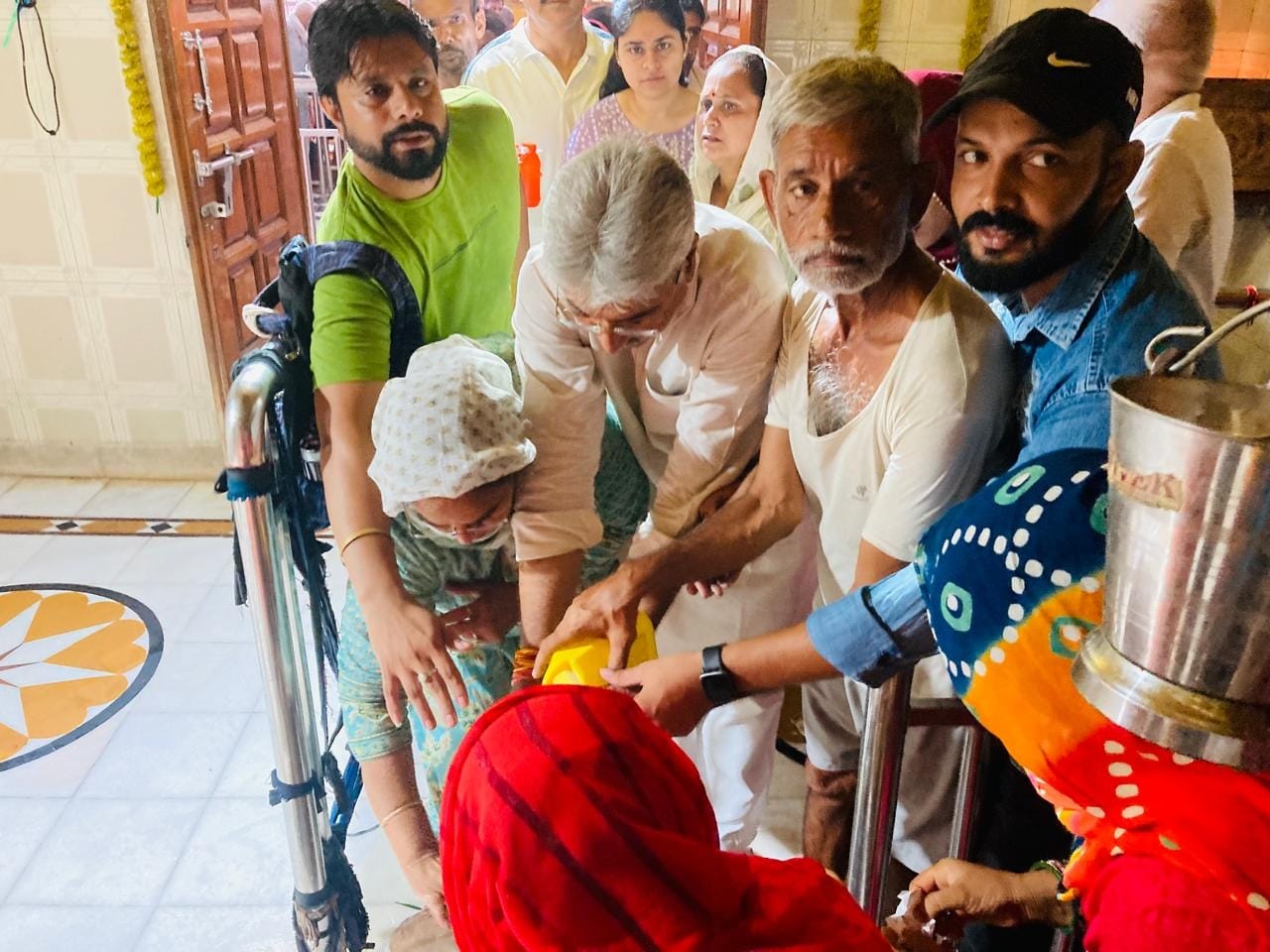 फोटो संख्या:68- गांव बाघोत के बाघेश्वर धाम मंदिर में लगी श्रद्धालुओं की भीड़--संवाद फोटो संख्या:68- गांव बाघोत के बाघेश्वर धाम मंदिर में लगी श्रद्धालुओं की भीड़--संवाद