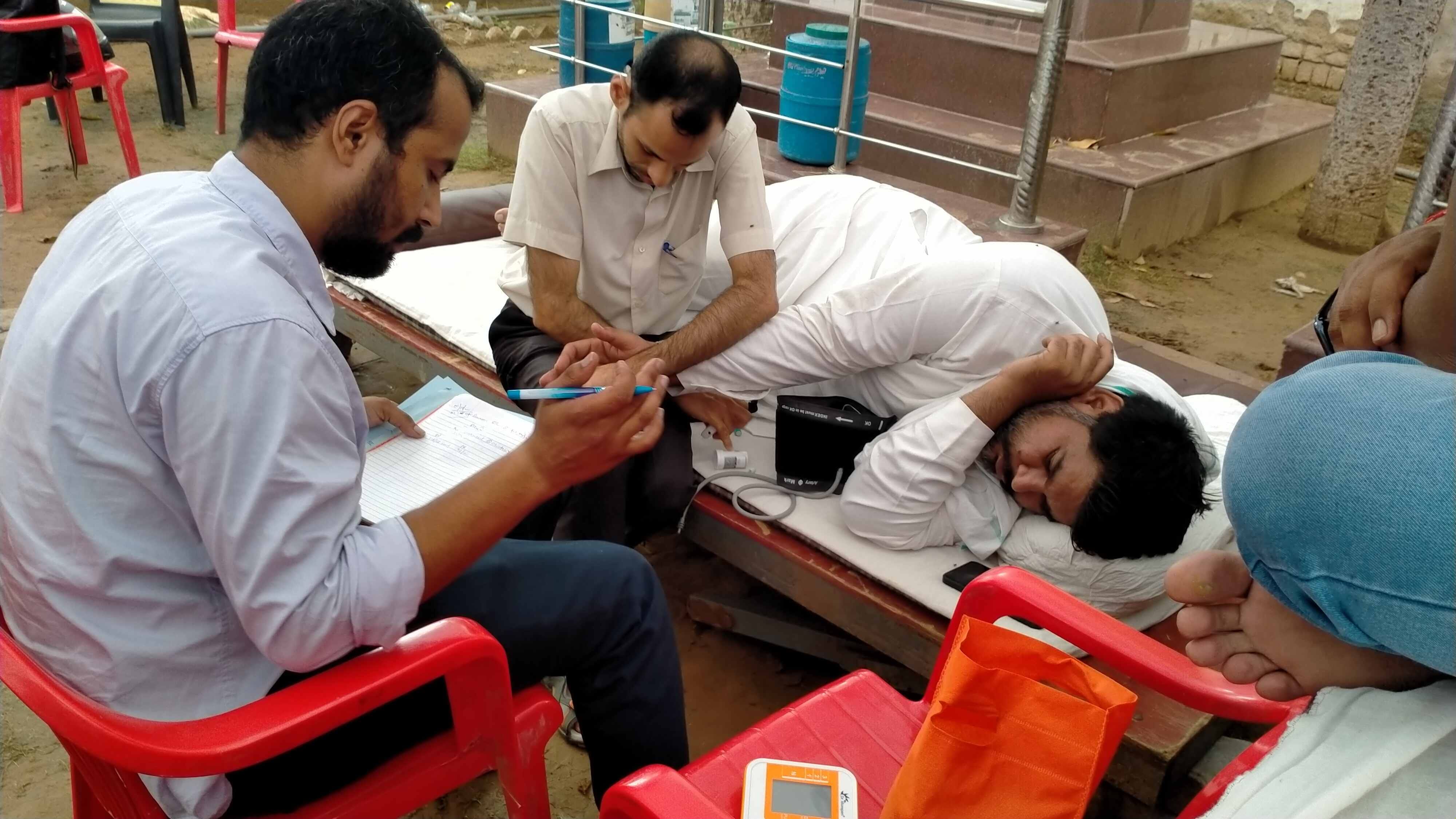 फोटो संख्या:72-नगर पालिका महेंद्रगढ़ में धरने पर बैठे नगर पालिका प्रधान, पार्षद व शहरवासी--संवा फोटो संख्या:72-नगर पालिका महेंद्रगढ़ में धरने पर बैठे नगर पालिका प्रधान, पार्षद व शहरवासी--संवा