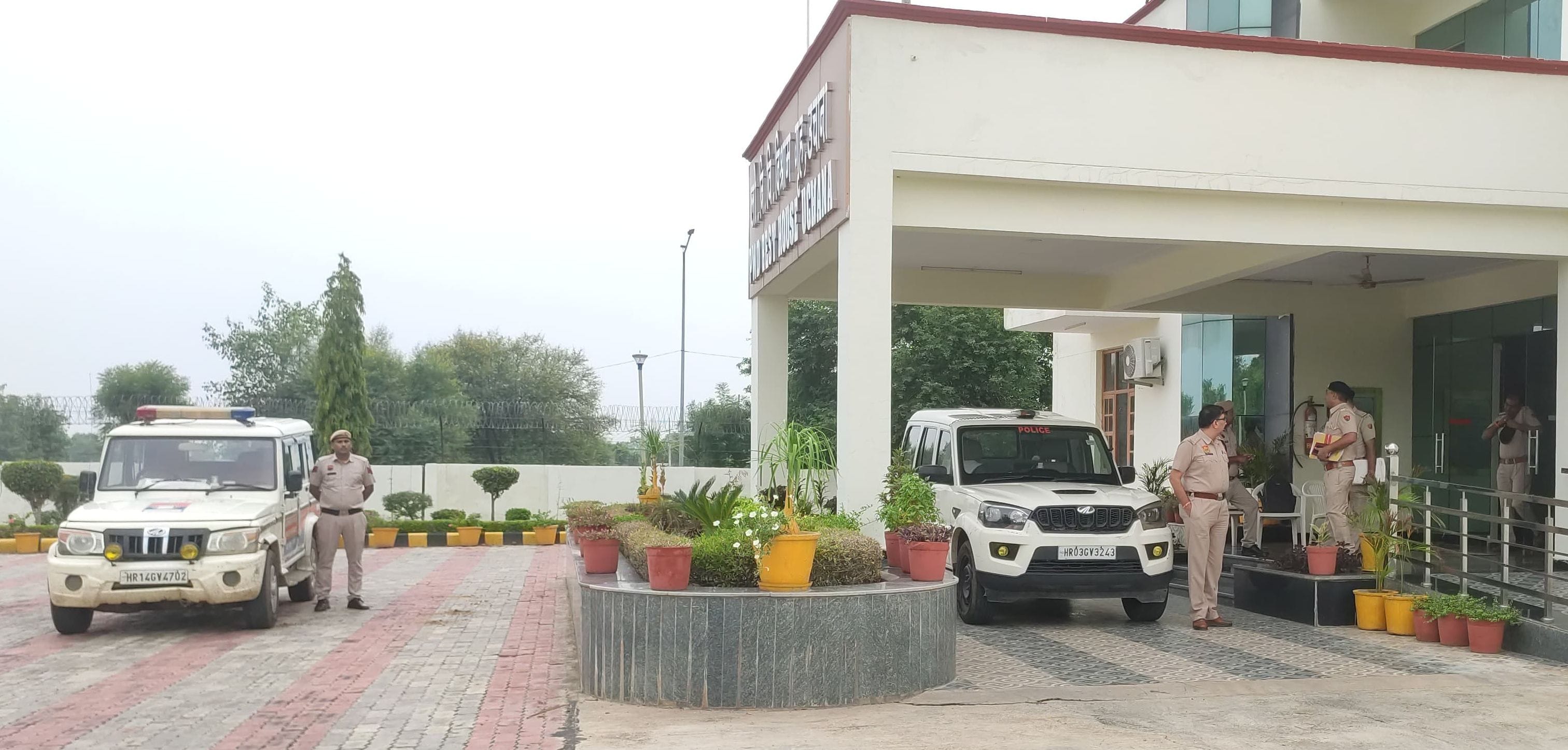 01जेएनडी40-दातासिंहवाला बॉर्डर पर भाजपा सरकार के पुतले फुकंते हुए किसान। संवाद