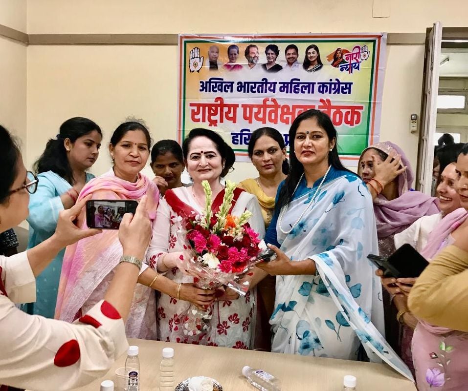 01जेएनडी46: दिल्ली में कांग्रेस की राष्ट्रीय अध्यक्ष से मुलाकात करते हुए लाजवंती ढिल्लों