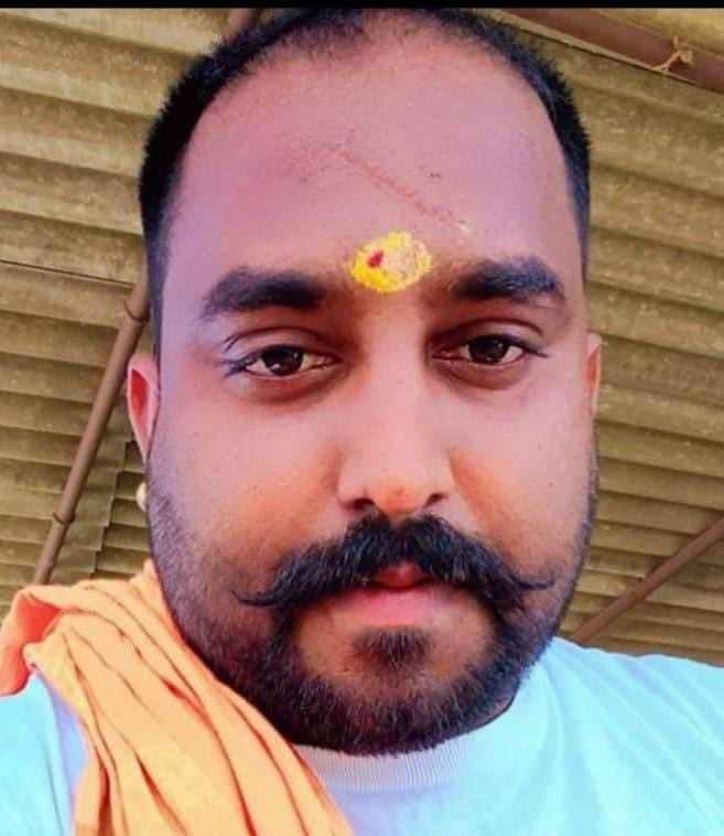 भरवारी में धंसी फुटपाथ की इंटरलाकिंग। संवाद