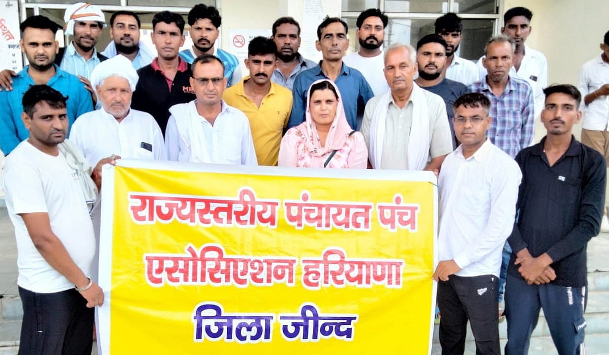 02जेएनडी19: उपमंडल कार्यालय पहुंचे उचाना ब्लॉक के पंच। संवाद