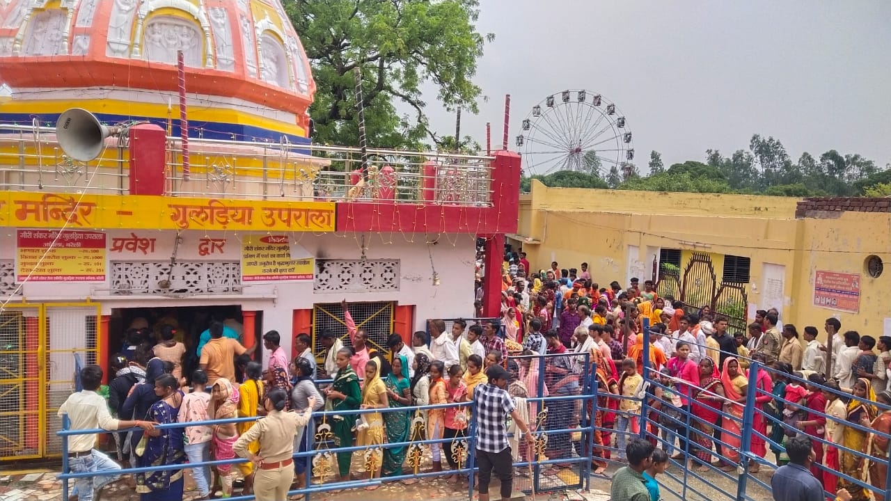 आंवला । कावंडयात्रा में शामिल झांकी-संवाद आंवला । कावंडयात्रा में शामिल झांकी-संवाद
