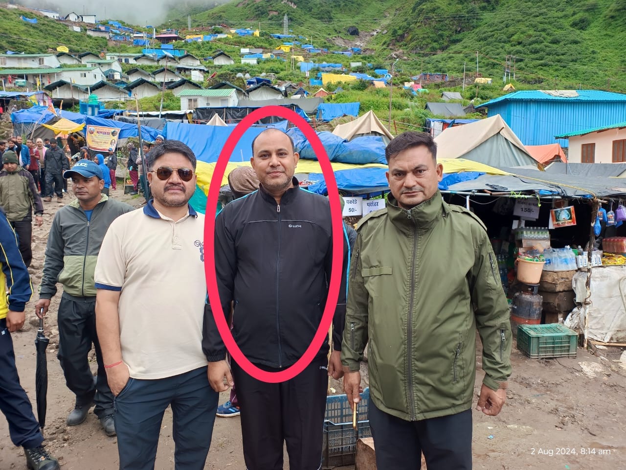 चौसाना। केदारनाथ मे आई तबाही से बचकर लौटे युवक चौसाना। केदारनाथ मे आई तबाही से बचकर लौटे युवक