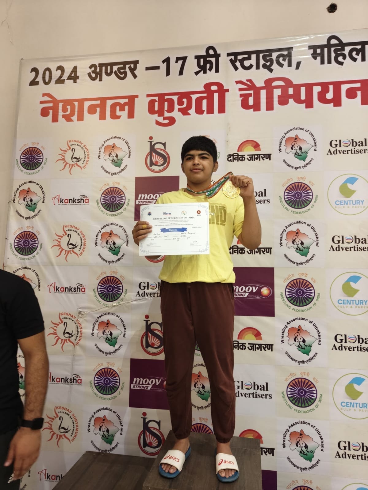 -फोटो 54 : लोवा खुर्द में महिलाओं द्वारा निकाली गई कलश यात्रा।