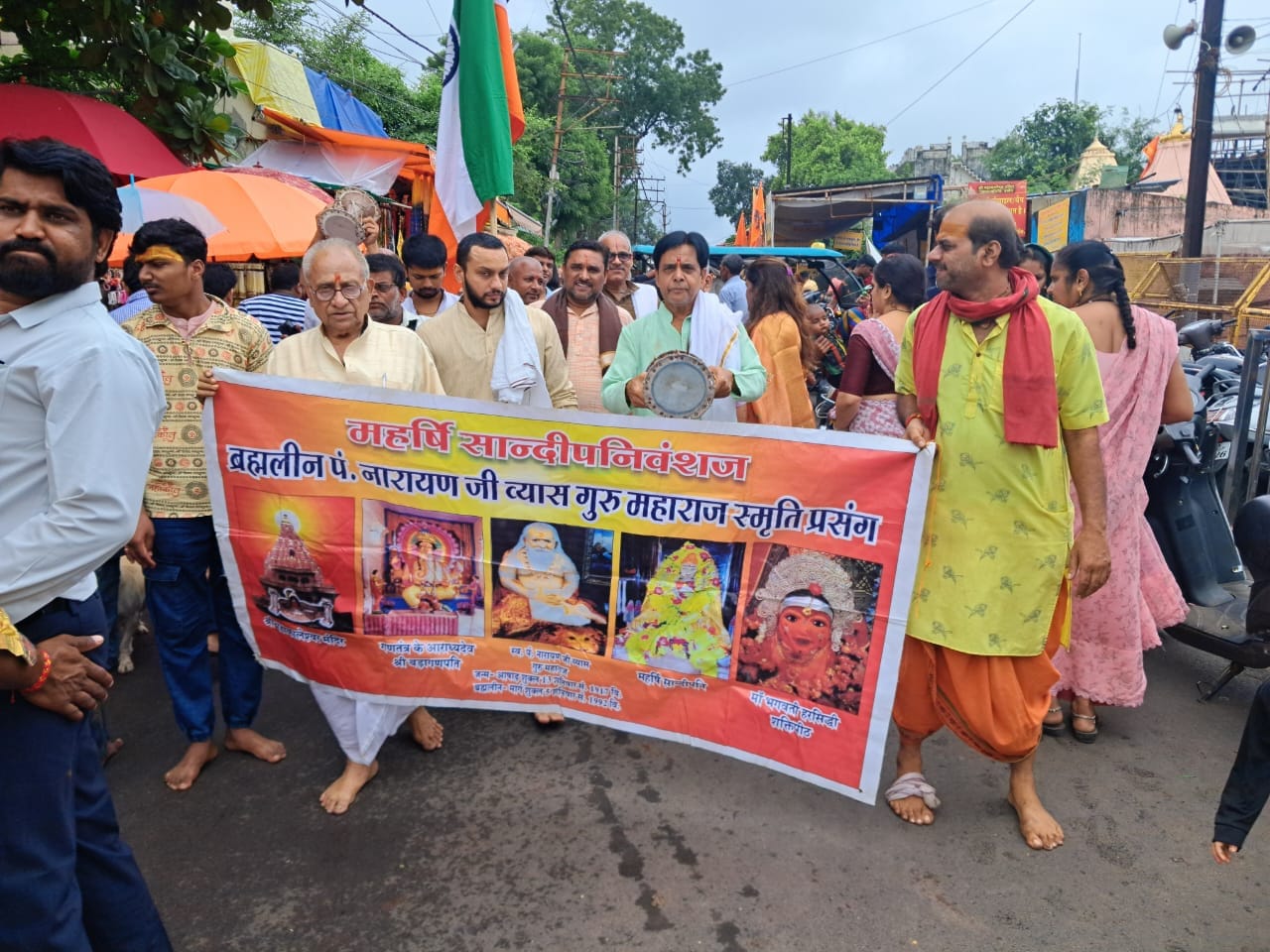 पं.अक्षत व्यास, ज्योतिषाचार्य पं. आनंदशंकर व्यास के वंशज