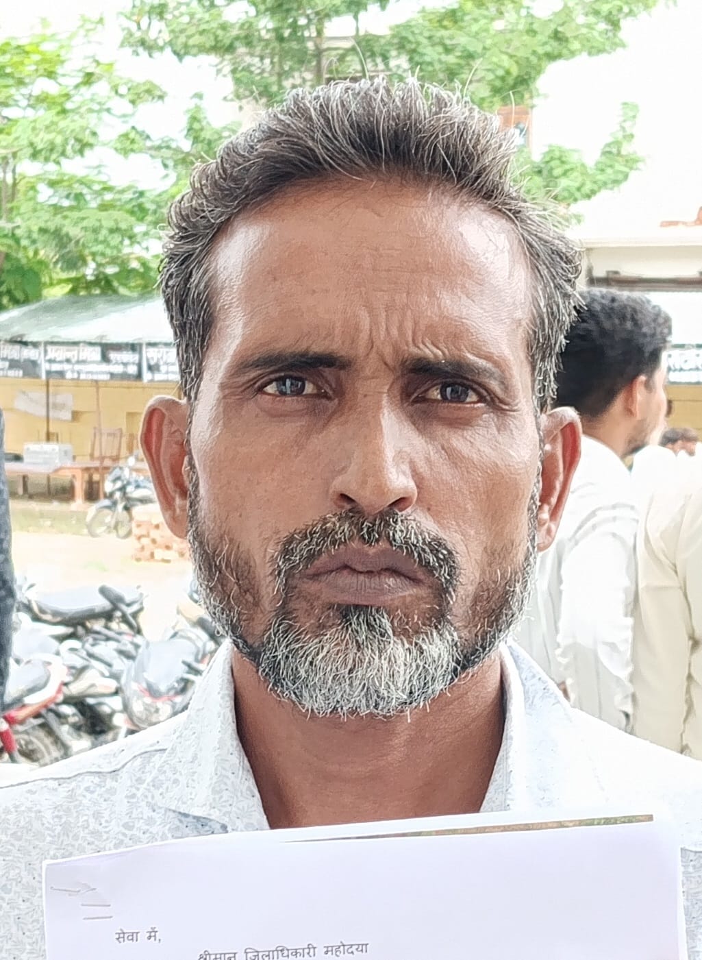 तहसील में आयोजित संपूर्ण समाधान दिवस में शिकायतें सुनते एसडीएम और सीओ। संवाद तहसील में आयोजित संपूर्ण समाधान दिवस में शिकायतें सुनते एसडीएम और सीओ। संवाद