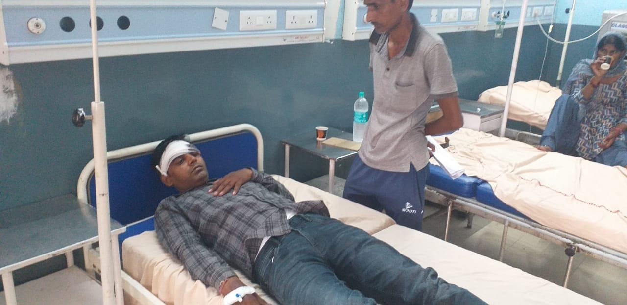 04जेएनडी31: दुर्घटनाग्रस्त गाड़ी। संवाद