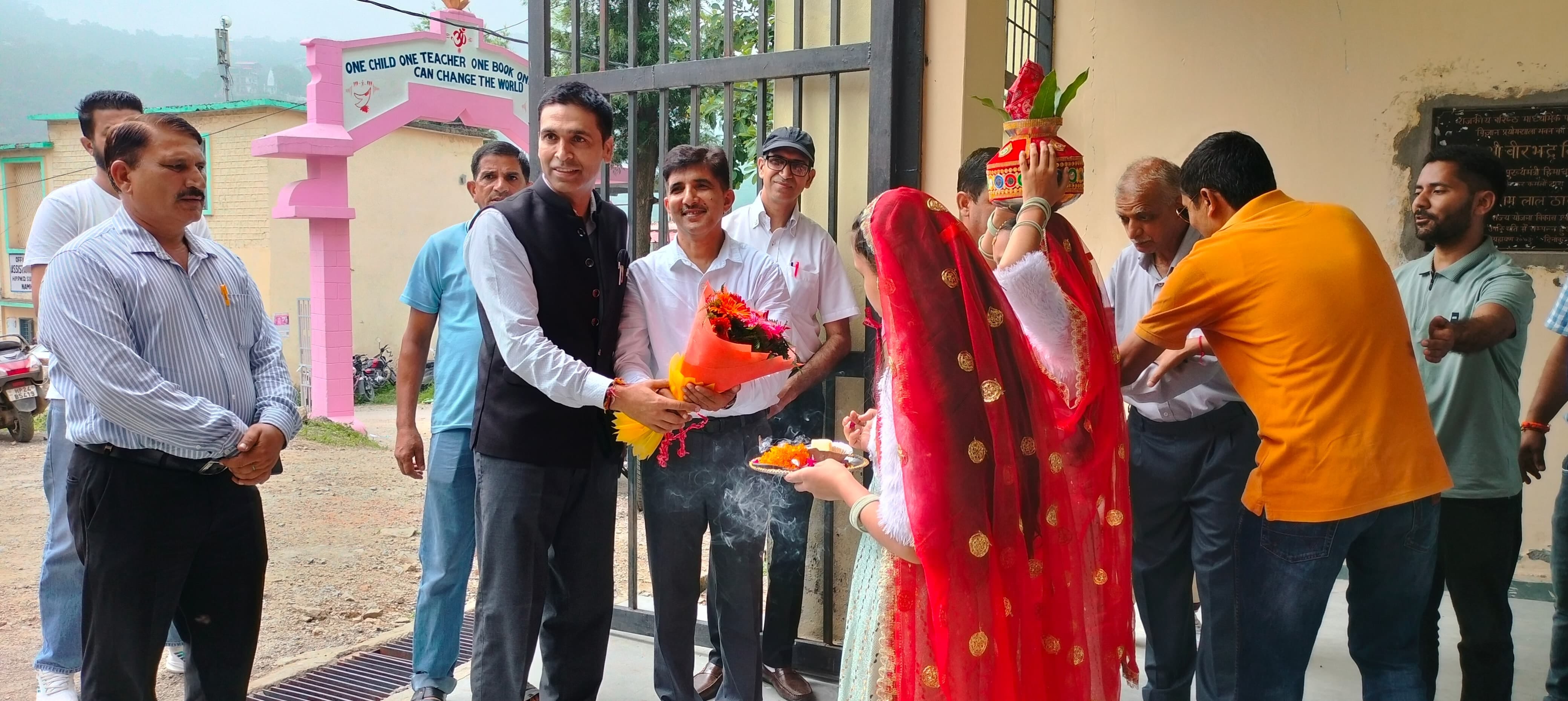 बिलासपुर के नम्होल स्कूल में आयोजित खण्ड स्तरीय (छात्र) अंडर 14 खेलकूद प्रतियोगिता के शुभारंभ प बिलासपुर के नम्होल स्कूल में आयोजित खण्ड स्तरीय (छात्र) अंडर 14 खेलकूद प्रतियोगिता के शुभारंभ प