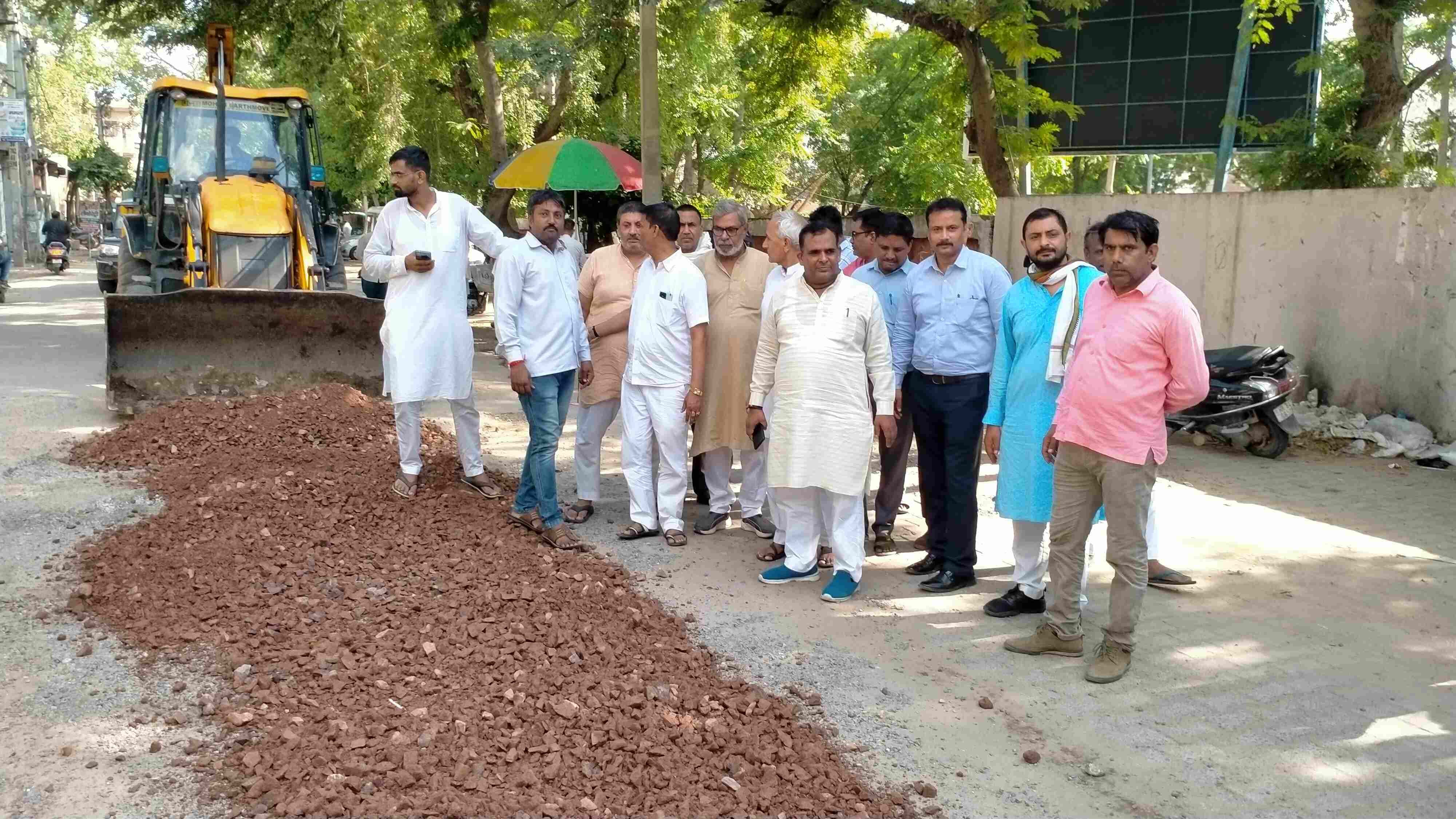 फोटो संख्या:61- शहर के विकास कार्यों को लेकर नगर पालिका महेंद्रगढ़ के बाहर जनसभा को संबोधित कर फोटो संख्या:61- शहर के विकास कार्यों को लेकर नगर पालिका महेंद्रगढ़ के बाहर जनसभा को संबोधित कर