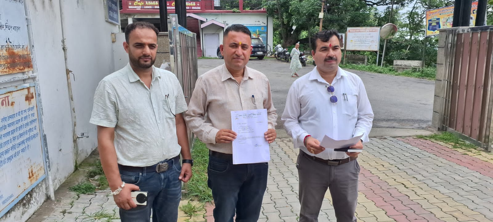 नाहन में उपायुक्त सुमित खिमटा को मांगपत्र देते अखिल भारतीय राष्ट्रीय शैक्षिक महासंघ सिरमौर के प नाहन में उपायुक्त सुमित खिमटा को मांगपत्र देते अखिल भारतीय राष्ट्रीय शैक्षिक महासंघ सिरमौर के प