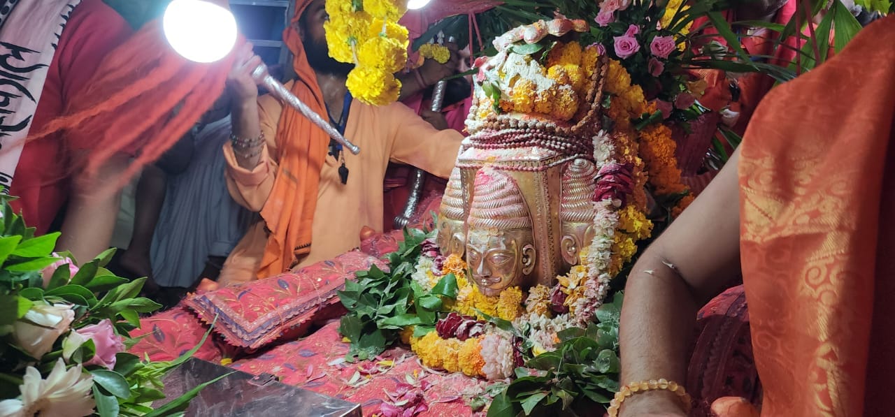 सजी हुई पालकी में निकले ज्योतिर्लिंग भगवान ओमकारेश्वर और ममलेश्वर