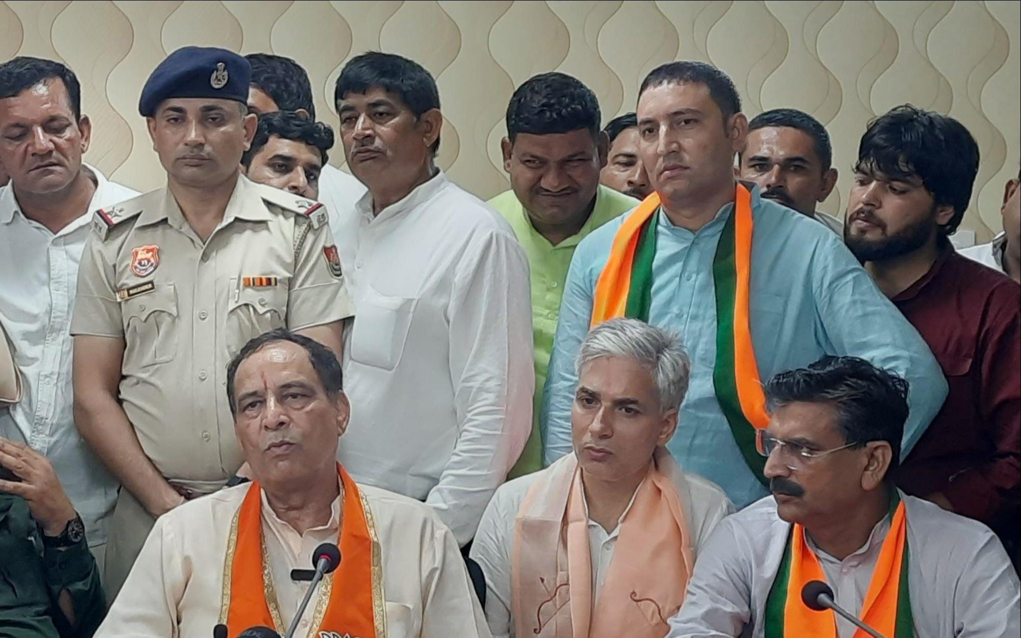 05जेएनडी40 : पत्रकारों से बातचीत करते भाजपा प्रदेश अध्यक्ष मोहनलाल बड़ौली। संवाद 05जेएनडी40 : पत्रकारों से बातचीत करते भाजपा प्रदेश अध्यक्ष मोहनलाल बड़ौली। संवाद