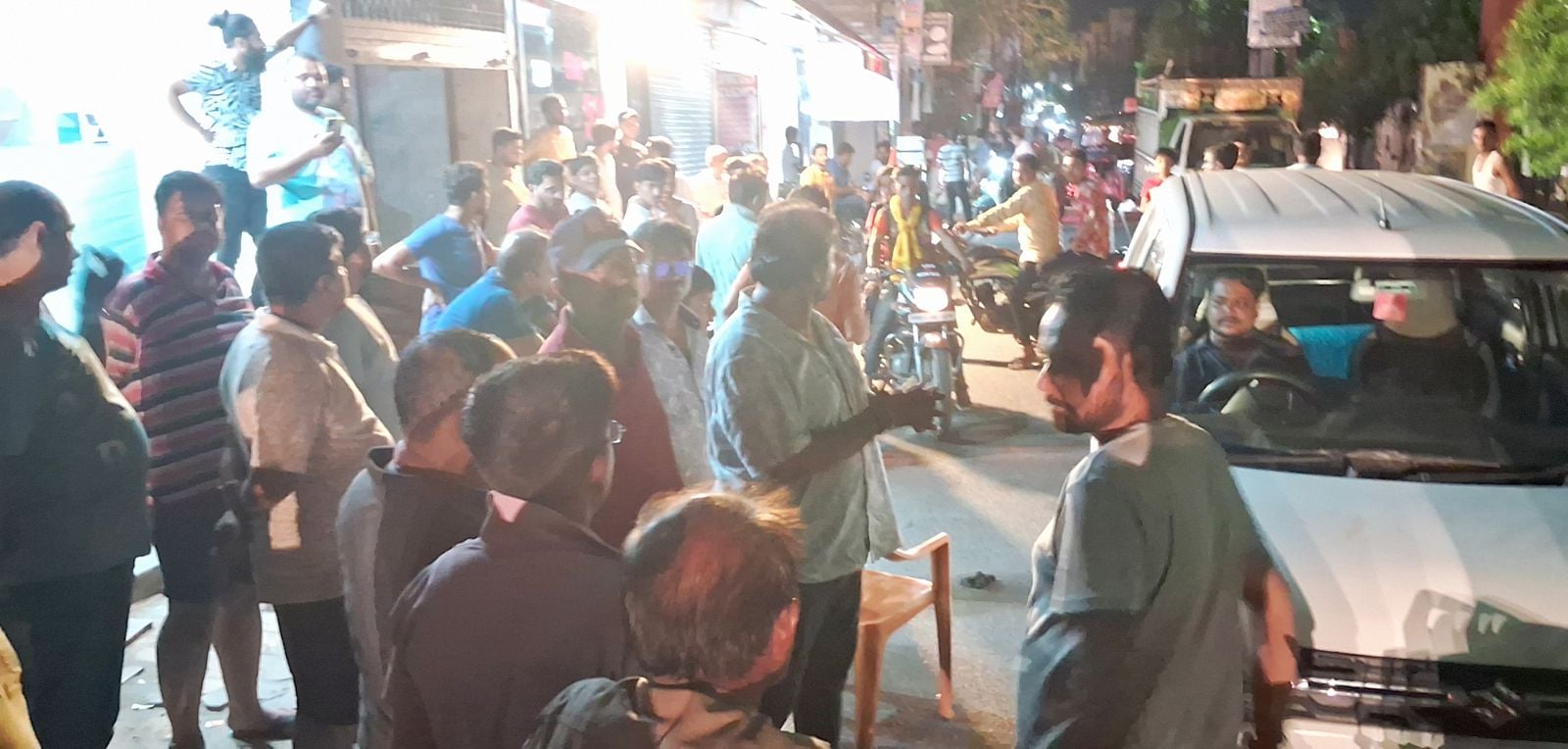 बिल्सी में बिजली कटौती को लेकर प्रदर्शन करते किसान। संवाद