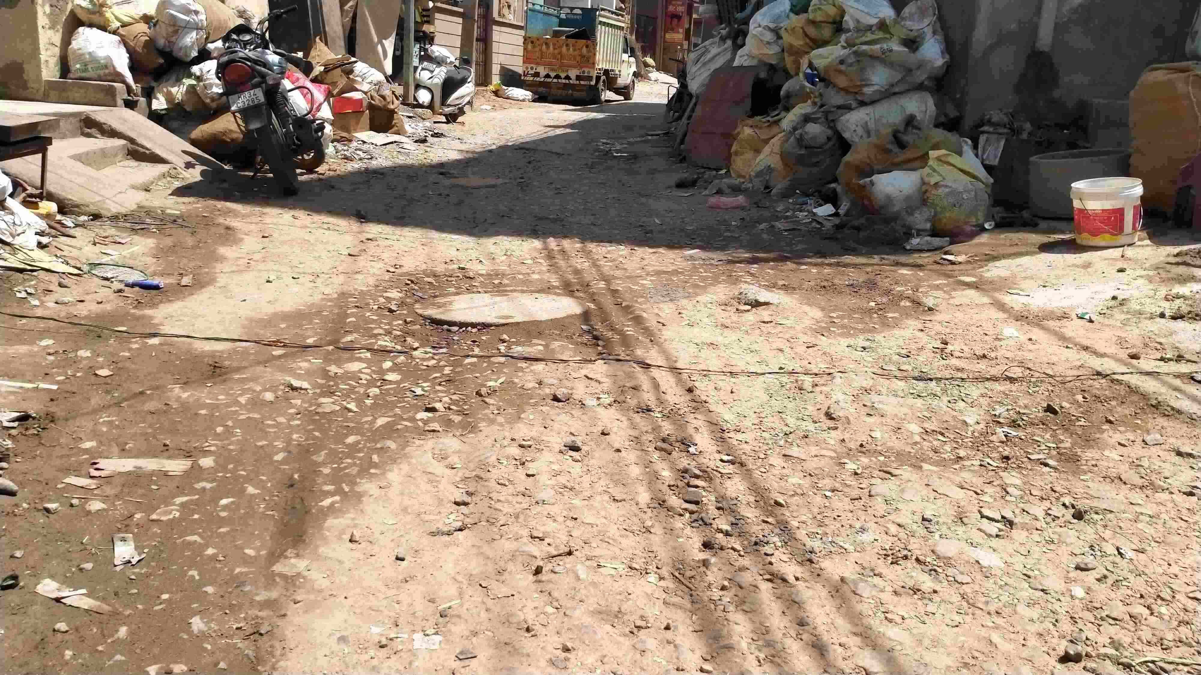 फोटो संख्या:51- मोहल्ला नया खटीकान से 11 हट्टा बाजार तक बदहाल सड़क मार्ग--संवाद फोटो संख्या:51- मोहल्ला नया खटीकान से 11 हट्टा बाजार तक बदहाल सड़क मार्ग--संवाद