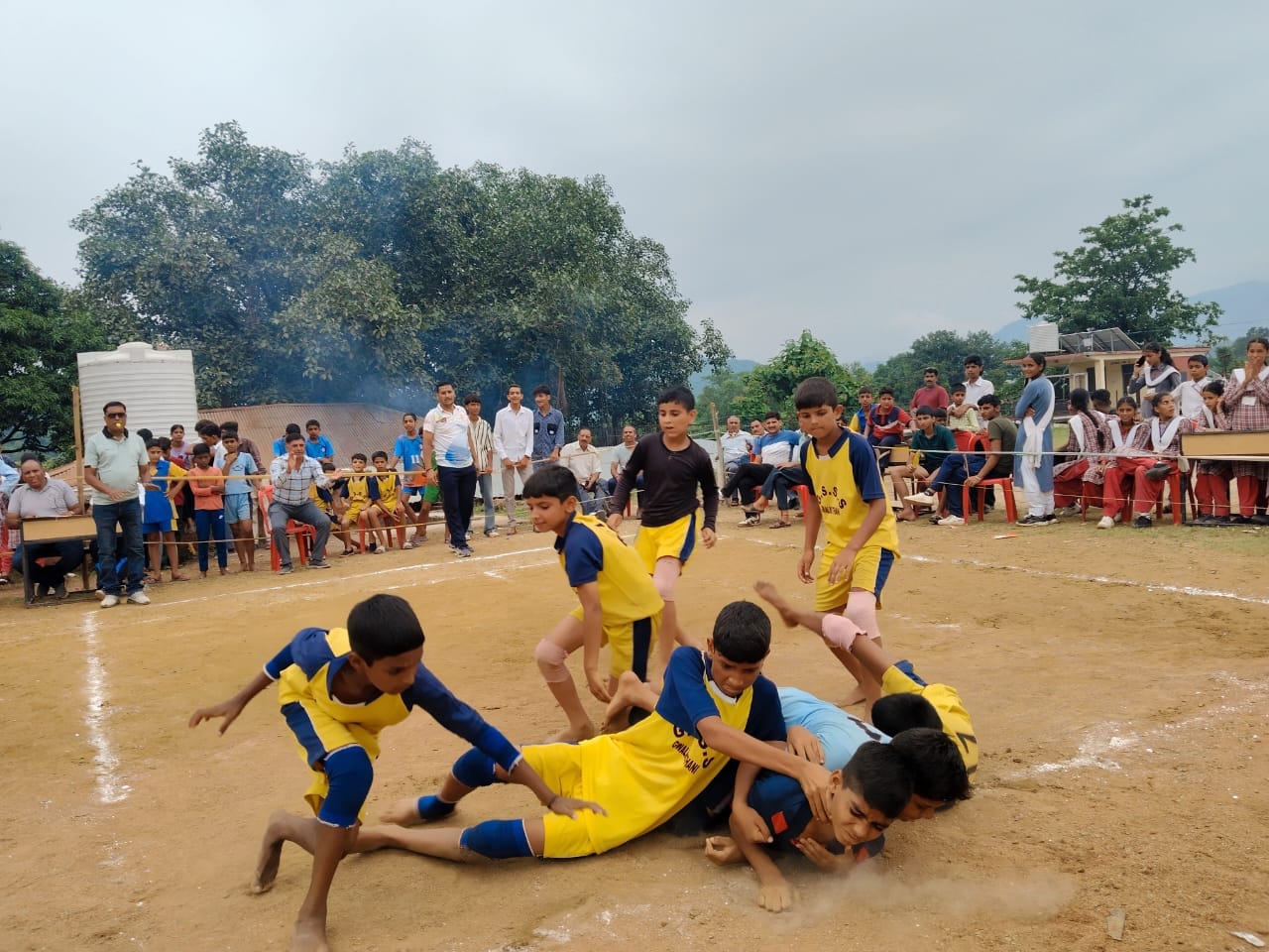 झंडूता के घण्डीर स्कूल में आयोजित खण्ड स्तरीय (छात्र) अंडर 14 खेलकूद प्रतियोगिता में अपनी प्रति झंडूता के घण्डीर स्कूल में आयोजित खण्ड स्तरीय (छात्र) अंडर 14 खेलकूद प्रतियोगिता में अपनी प्रति