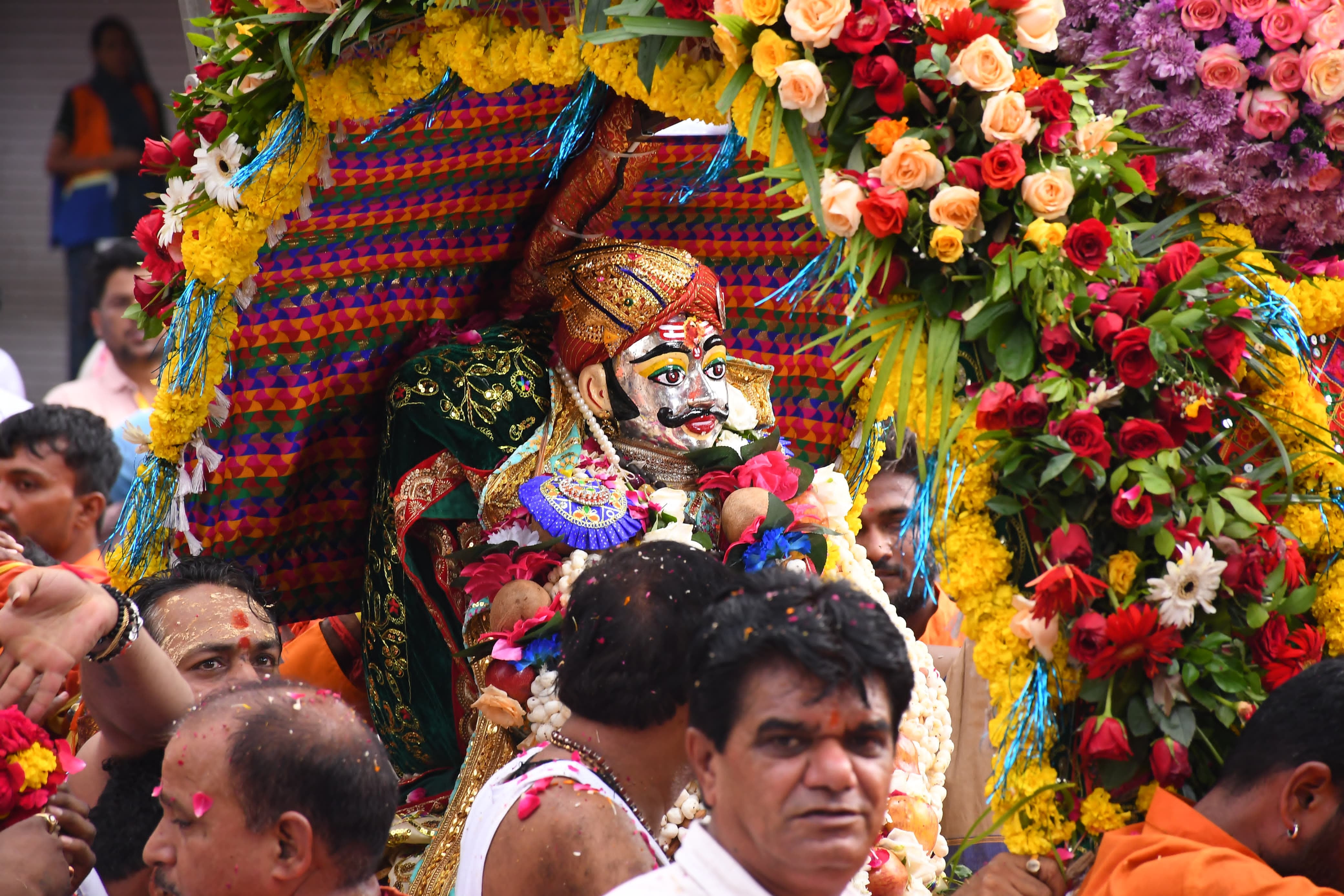 उज्जैन के राजा बाबा महाकाल इसीलिए सवारी भी निकलती है दिव्य और भव्य