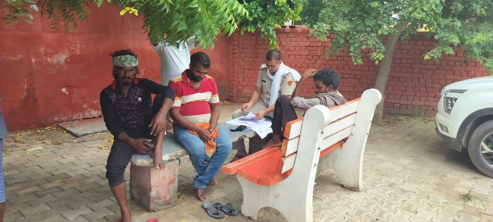 06जेएनडी02: नागरिक अस्पताल में शव का पोस्टमार्टम करवाने आए परिजन। संवाद 06जेएनडी02: नागरिक अस्पताल में शव का पोस्टमार्टम करवाने आए परिजन। संवाद
