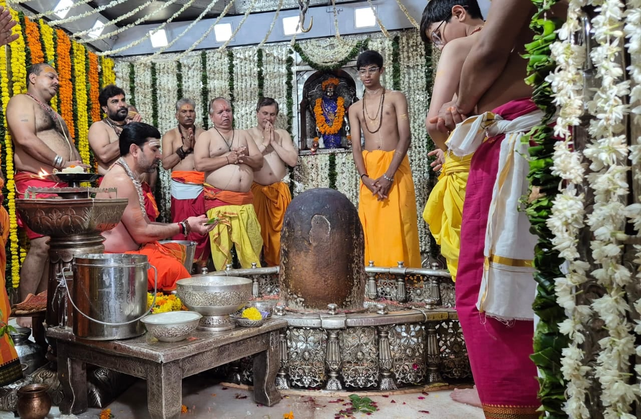 बाबा महाकाल के दरबार में मनाए जाते हैं हर तरह के पर्व बाबा महाकाल के दरबार में मनाए जाते हैं हर तरह के पर्व
