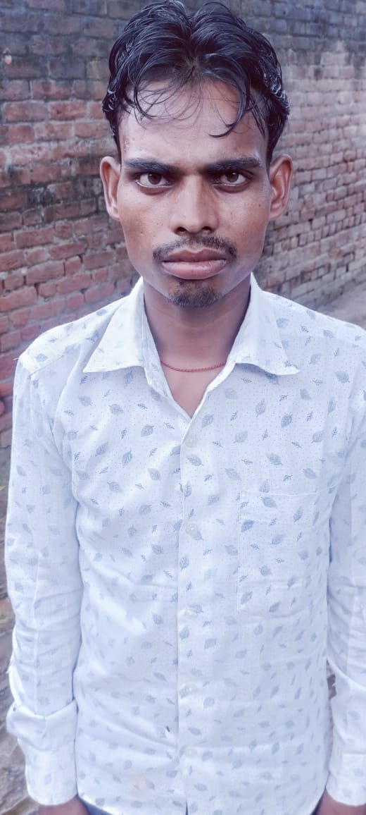 बिलसंडा के बिलहरा गांव में सड़क पर फैंली गंदगी।संवाद बिलसंडा के बिलहरा गांव में सड़क पर फैंली गंदगी।संवाद