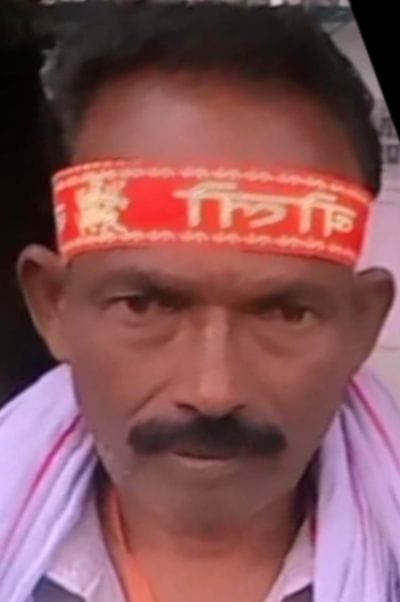 बिसौली में घटना स्थल पर मौजूद पुलिस व लोग।स्रोत-वीडियोगैब