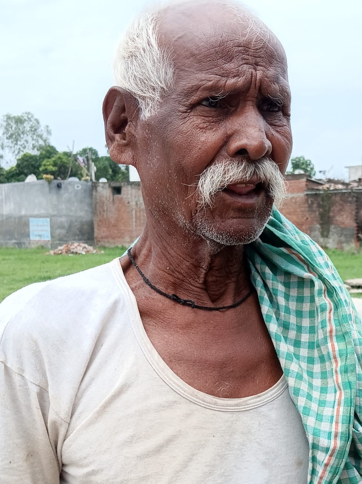 गांव बिलगंवा जाने वाला खस्ताहाल मार्ग।संवाद गांव बिलगंवा जाने वाला खस्ताहाल मार्ग।संवाद