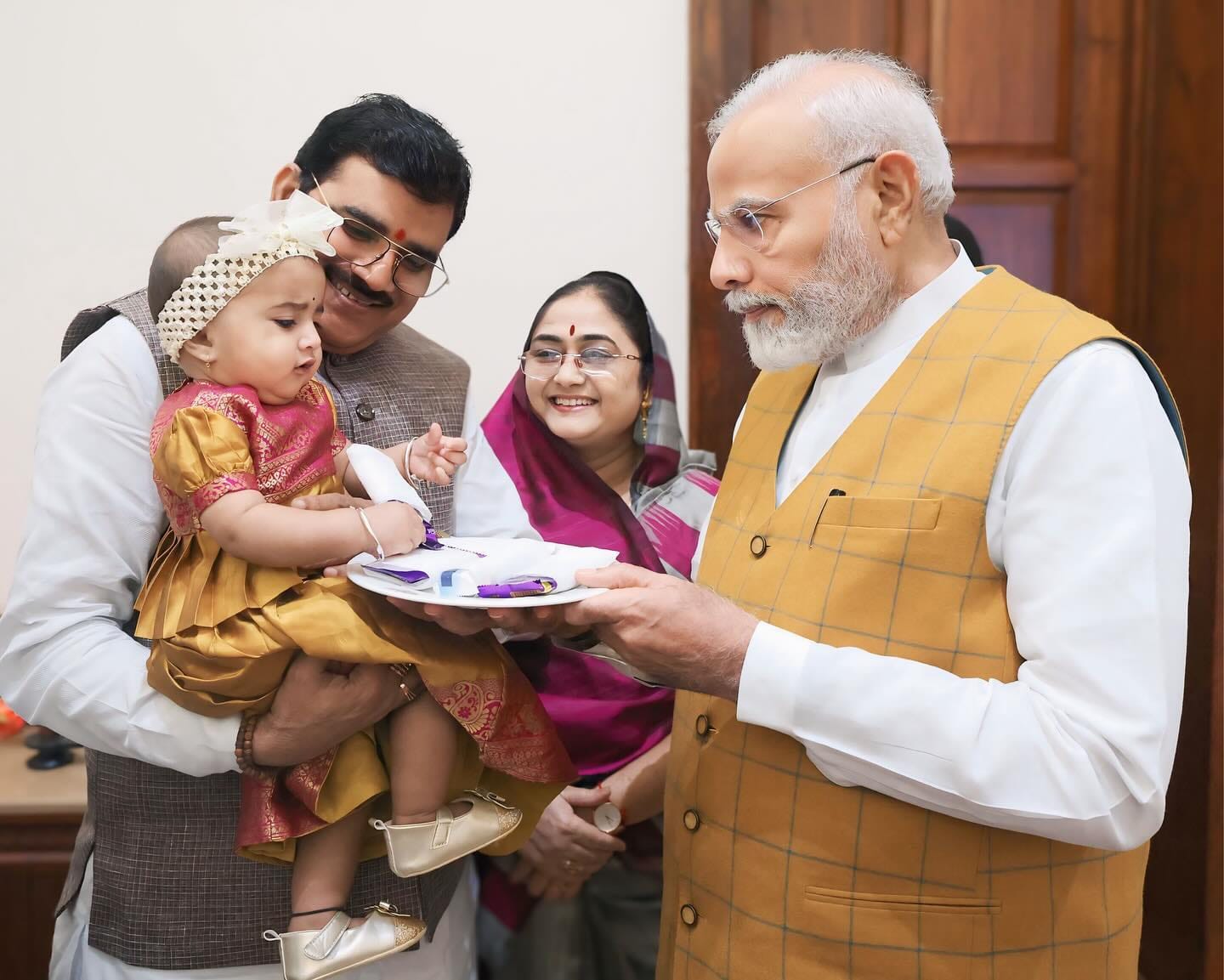 खंडवा सांसद ज्ञानेश्वर पाटिल ने की पीएम मोदी से मुलाकात खंडवा सांसद ज्ञानेश्वर पाटिल ने की पीएम मोदी से मुलाकात