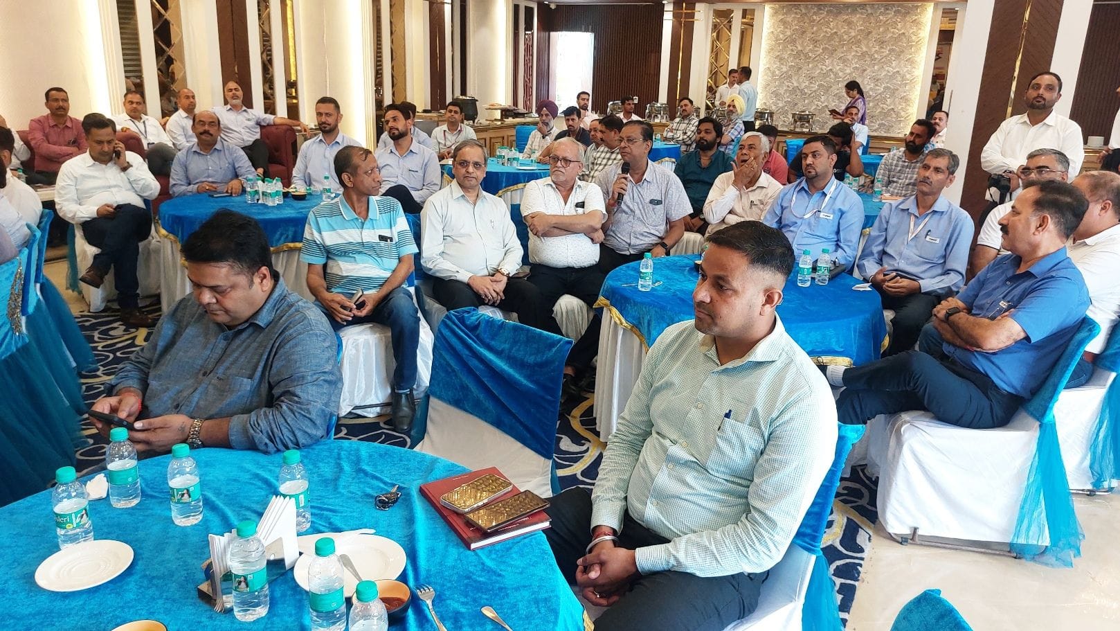 ऊना में ‘सामर्थ्य’’ का शुभारंभ के दौरान डीसी ऊना जतिन लाल जानकारी देते हुए ऊना में ‘सामर्थ्य’’ का शुभारंभ के दौरान डीसी ऊना जतिन लाल जानकारी देते हुए