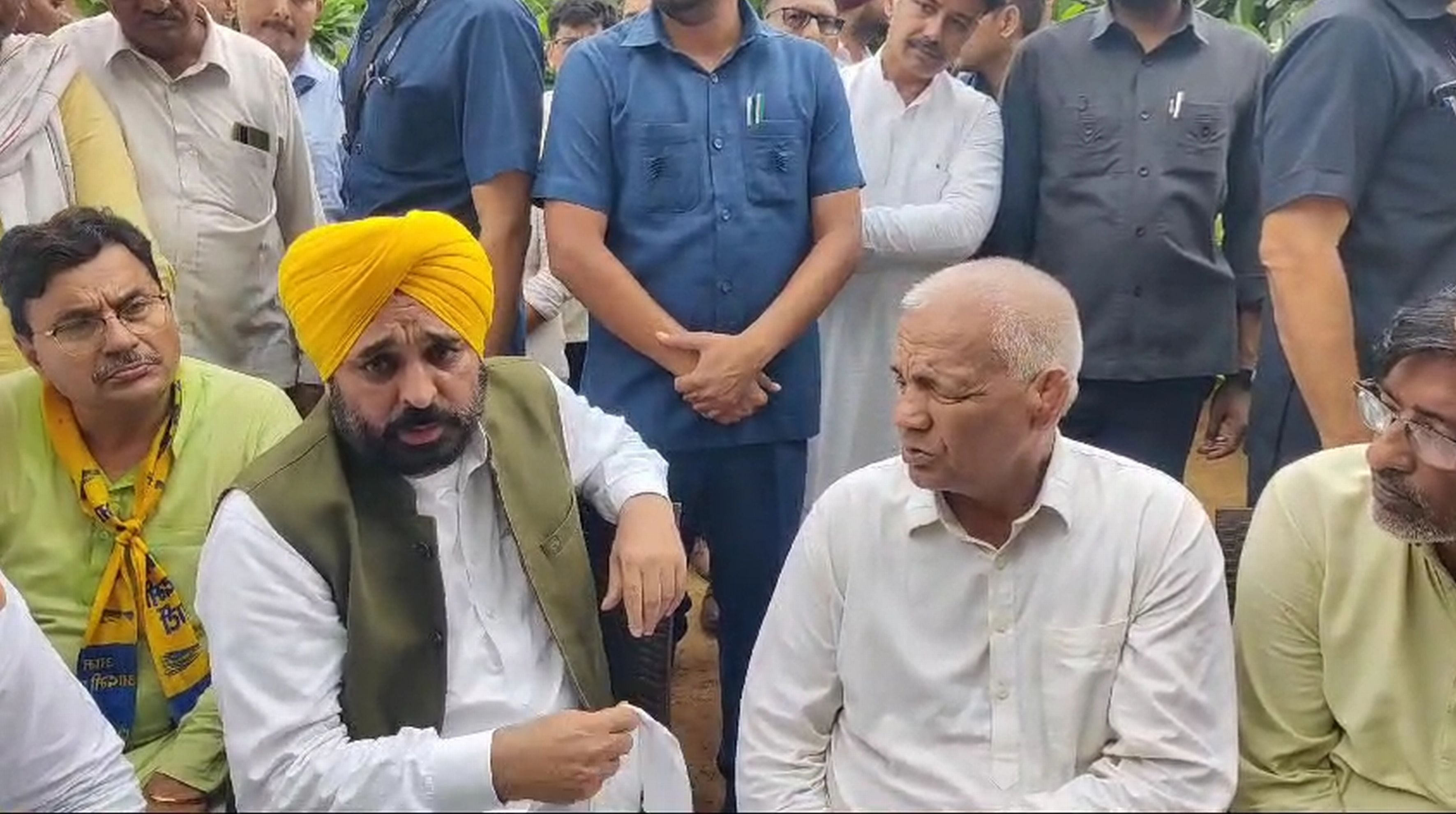 गांव बलाली स्थित विनेश फौगाट घर जहां कोई चहल-पहल नहीं है। गांव बलाली स्थित विनेश फौगाट घर जहां कोई चहल-पहल नहीं है।