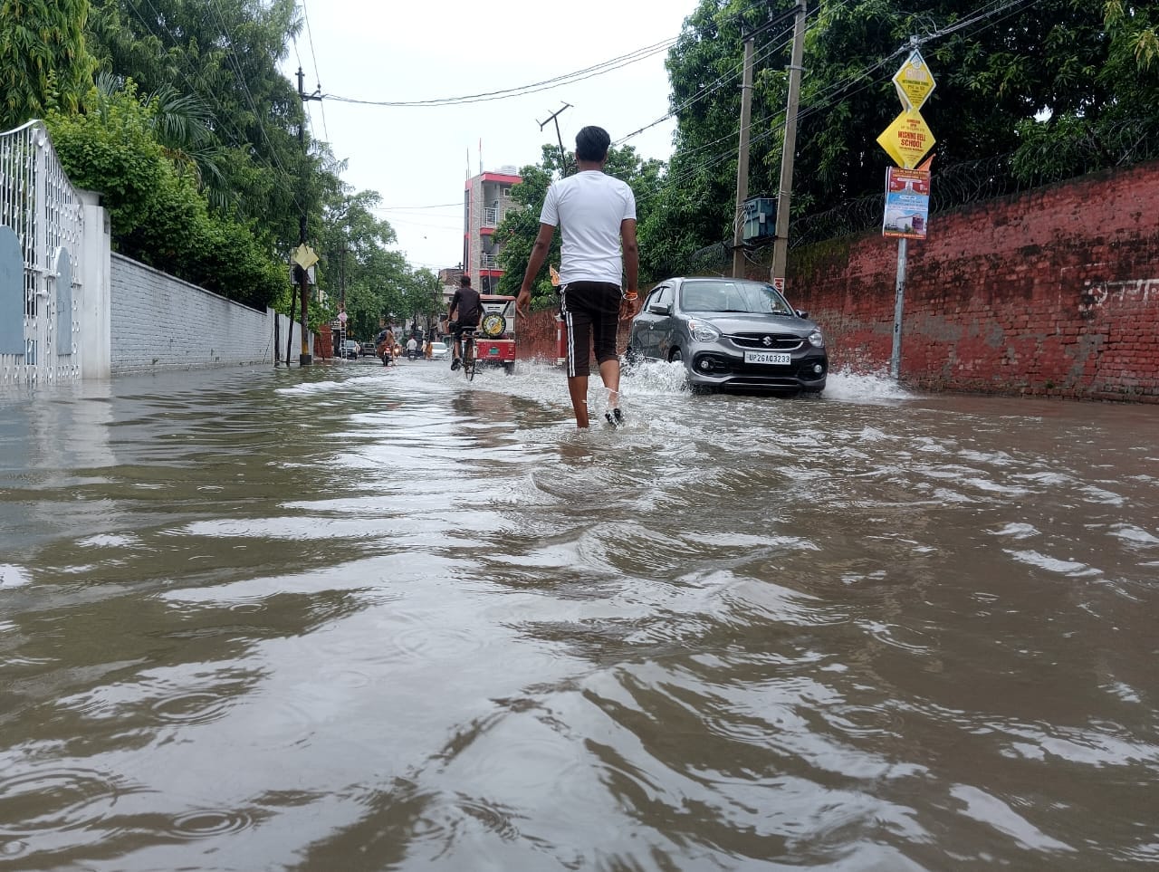 महोंफ कॉलोनी के स्कूल में भरा पानी।स्रोत:शिक्षक महोंफ कॉलोनी के स्कूल में भरा पानी।स्रोत:शिक्षक