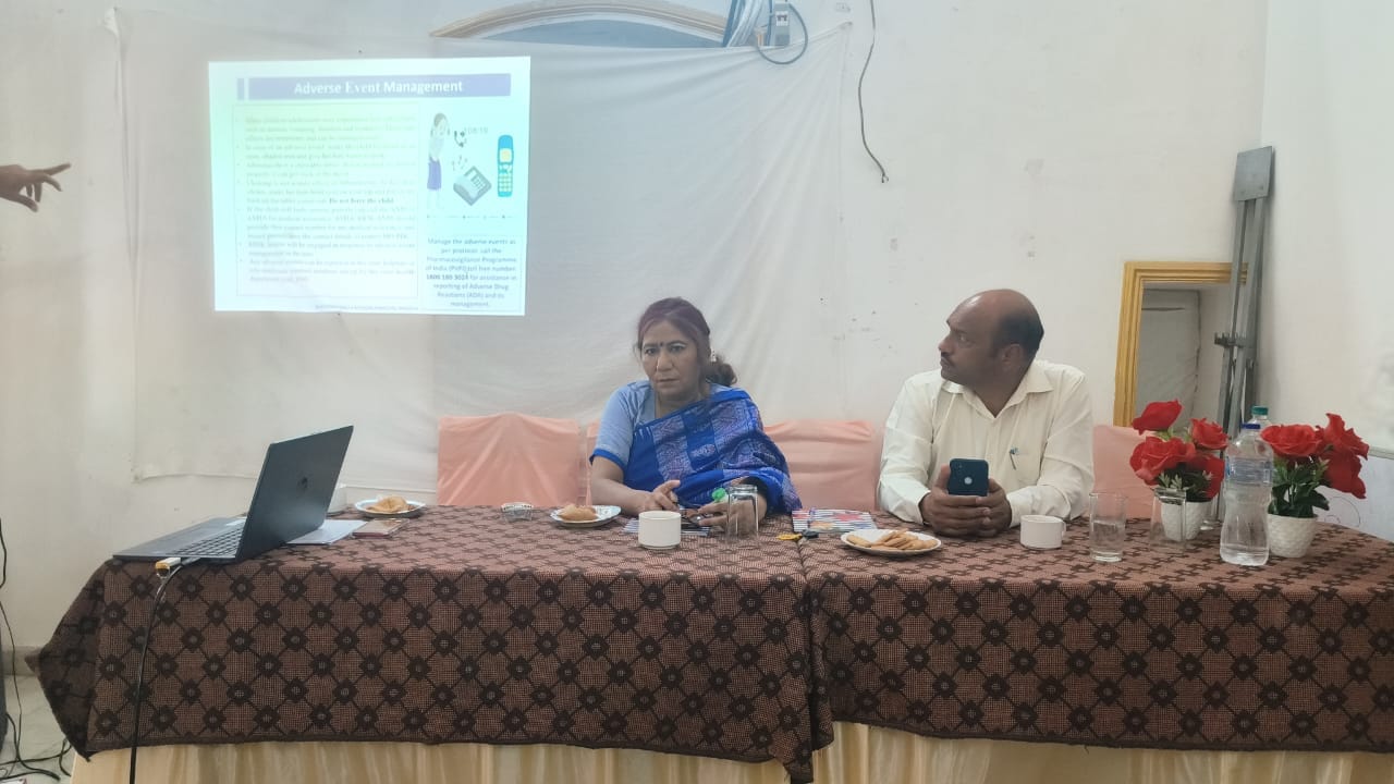 नाहन में स्वास्थ्य खंड धगेड़ा की ओर से आयोजित बैठक में मौजूद शिक्षक, आंगनबाड़ी व आशा कार्यकर्ता
