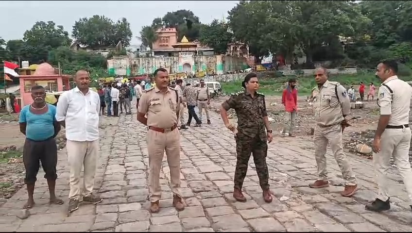 ओंकारेश्वर डैम के आधा मीटर तक खोले गए 9 गेट