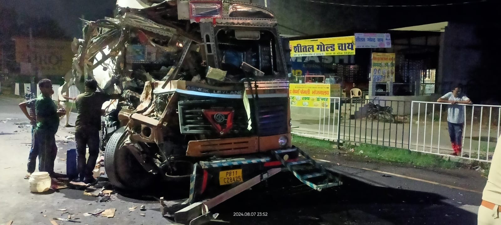 08जेएनडी30: दुर्घाटनाग्रस्त टैंकर।  संवाद