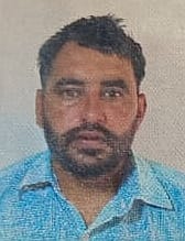 09जेएनडी03: नागरिक अस्पताल में शव का पोस्टमार्टम करवाने आए परिजन। संवाद