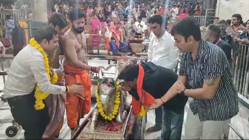 बाबा महाकाल के दरबार पहुंचे अभिनेता राजपाल यादव बाबा महाकाल के दरबार पहुंचे अभिनेता राजपाल यादव