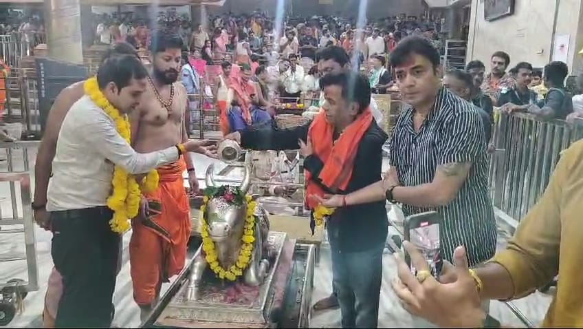 बाबा महाकाल के दरबार पहुंचे अभिनेता राजपाल यादव बाबा महाकाल के दरबार पहुंचे अभिनेता राजपाल यादव