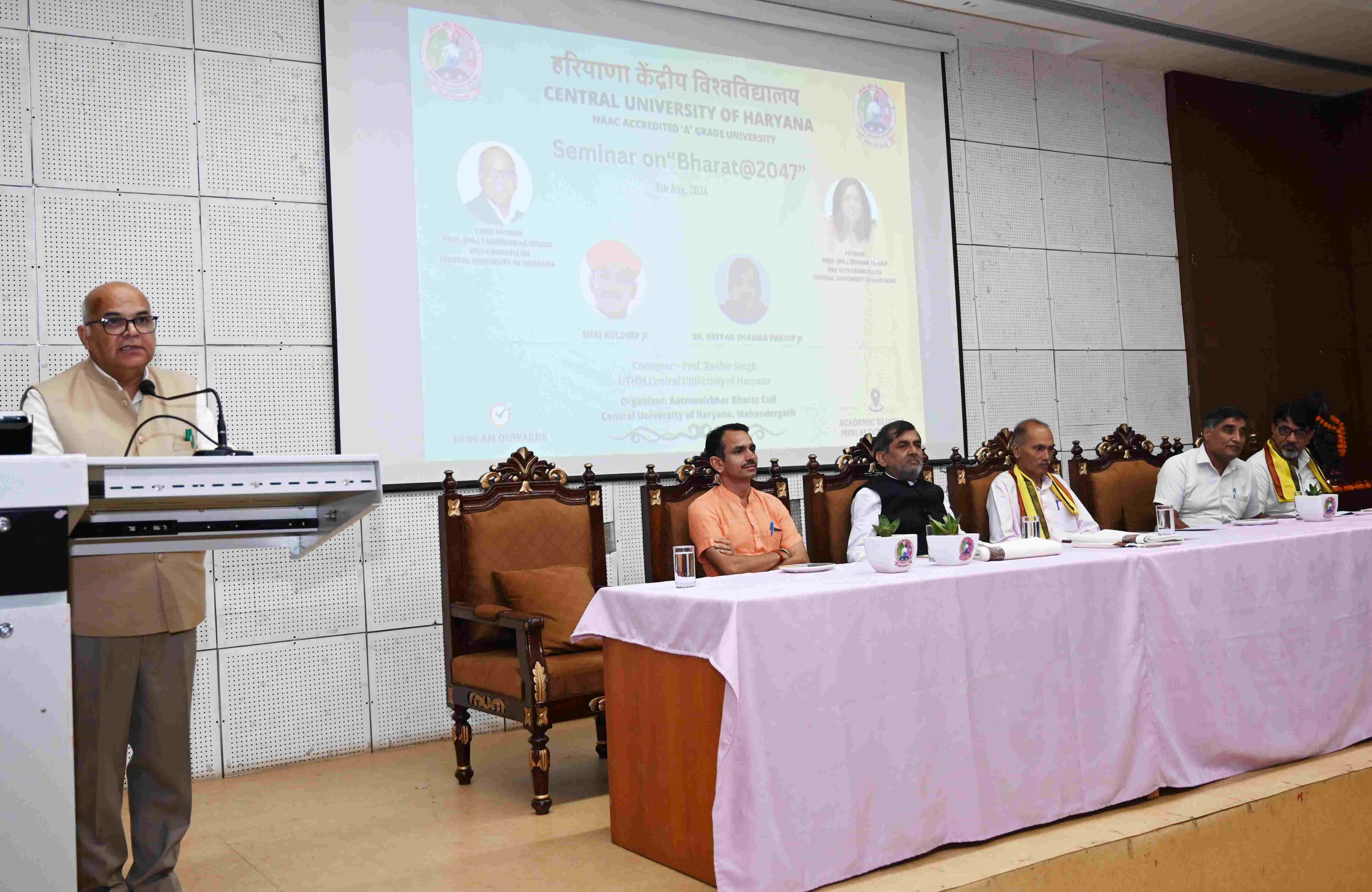 फोटो संख्या:60- हकेंवि में दीप प्रज्जवलन कर सेमिनार का उद्घाटन करते दीपक शर्मा प्रदीप---स्रोत- फोटो संख्या:60- हकेंवि में दीप प्रज्जवलन कर सेमिनार का उद्घाटन करते दीपक शर्मा प्रदीप---स्रोत-