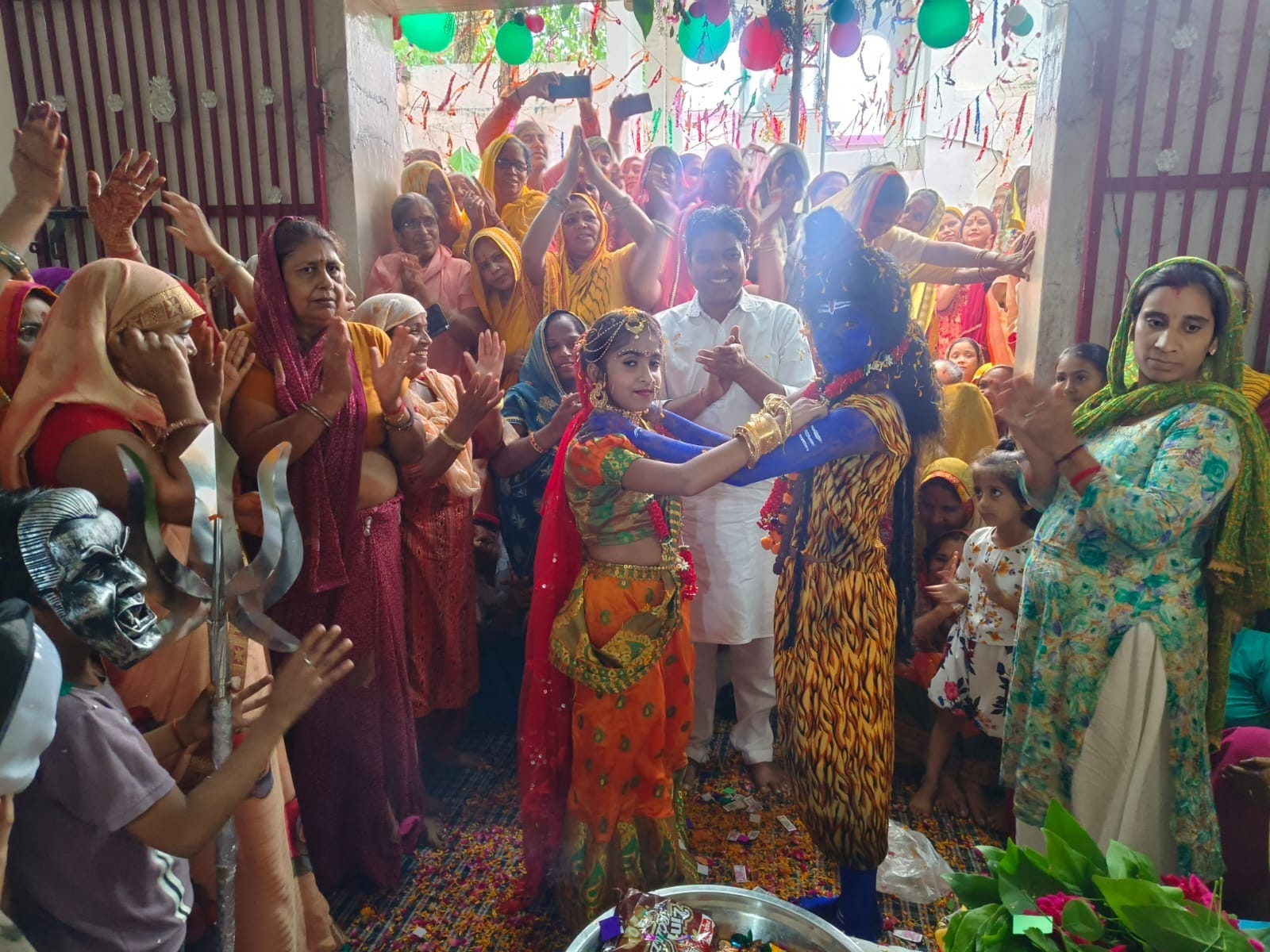 फोटो संख्या:65- मोहल्ला सैनीपुरा में आयोजित शिव महापुराण कथा में शिव पार्वती विवाह की झांकी क फोटो संख्या:65- मोहल्ला सैनीपुरा में आयोजित शिव महापुराण कथा में शिव पार्वती विवाह की झांकी क