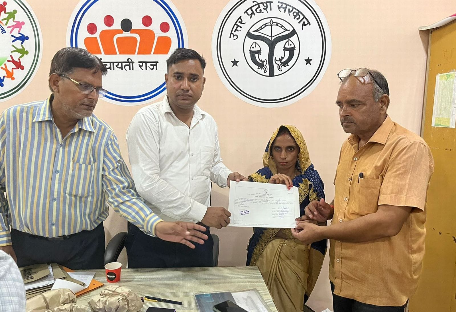 जगत ब्लॉक की ग्राम पंचायत रिजौली में प्रधान पद पर नेत्रपाल के जीतने पर प्रमाण पत्र दिया गया। स् जगत ब्लॉक की ग्राम पंचायत रिजौली में प्रधान पद पर नेत्रपाल के जीतने पर प्रमाण पत्र दिया गया। स्
