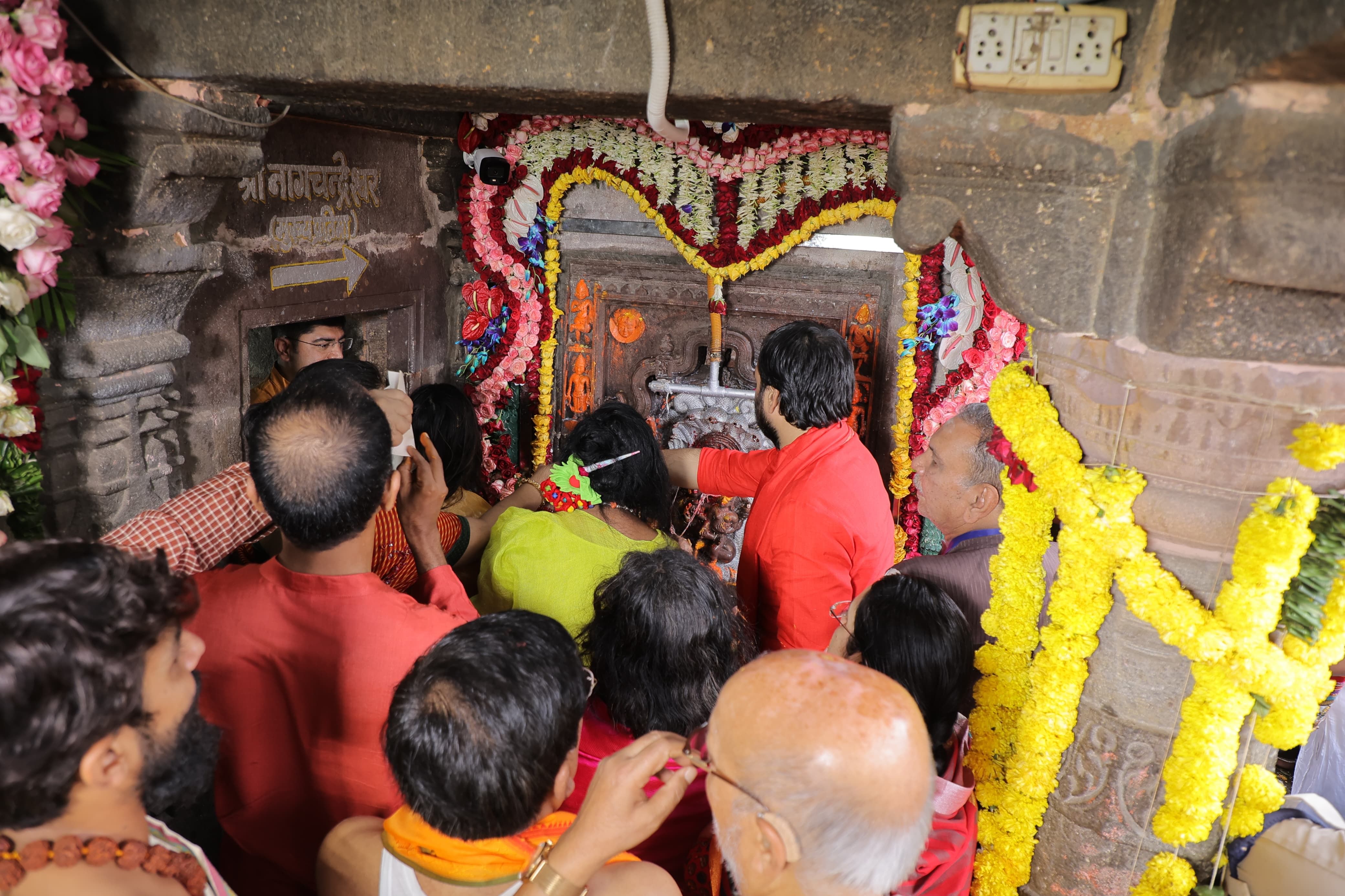 नागचंद्रेश्वर के दर्शन करने पहुचे 3 लाख श्रद्धालु.... शाम को फिर होगी पूजा